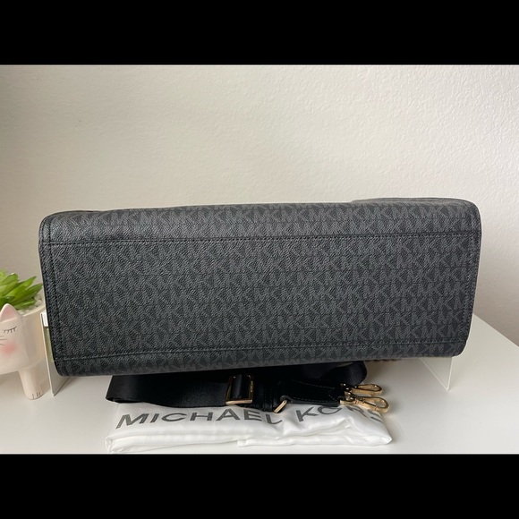 MICHAEL KORS LARGE BLACK TOTE BAG - Picture 6 of 9